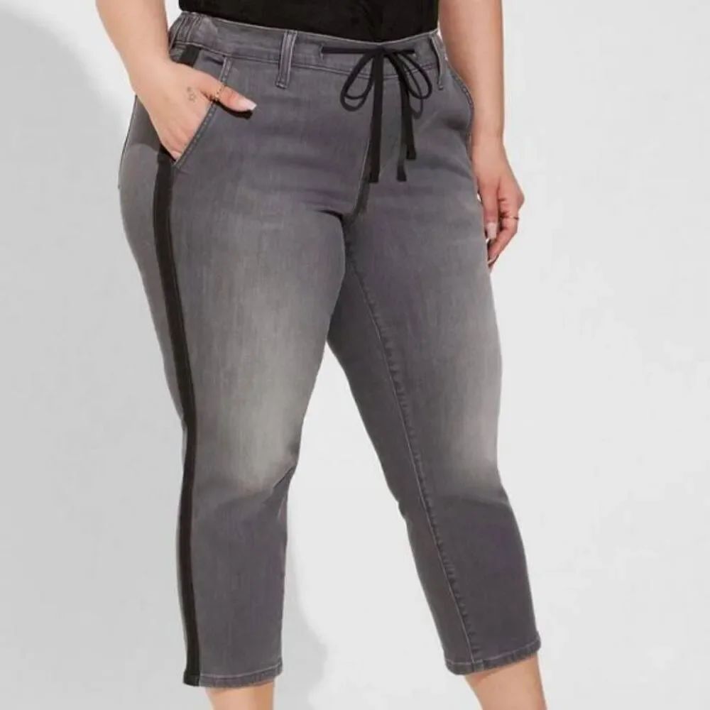 Torrid Feel The Fit Pull On Cropped Jeans